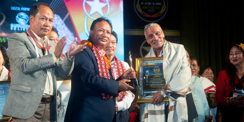 गायक तथा सङ्गीतकार रत्न बेहोसीलाई लाइफ टाइम एचिभमेन्ट अर्वाड