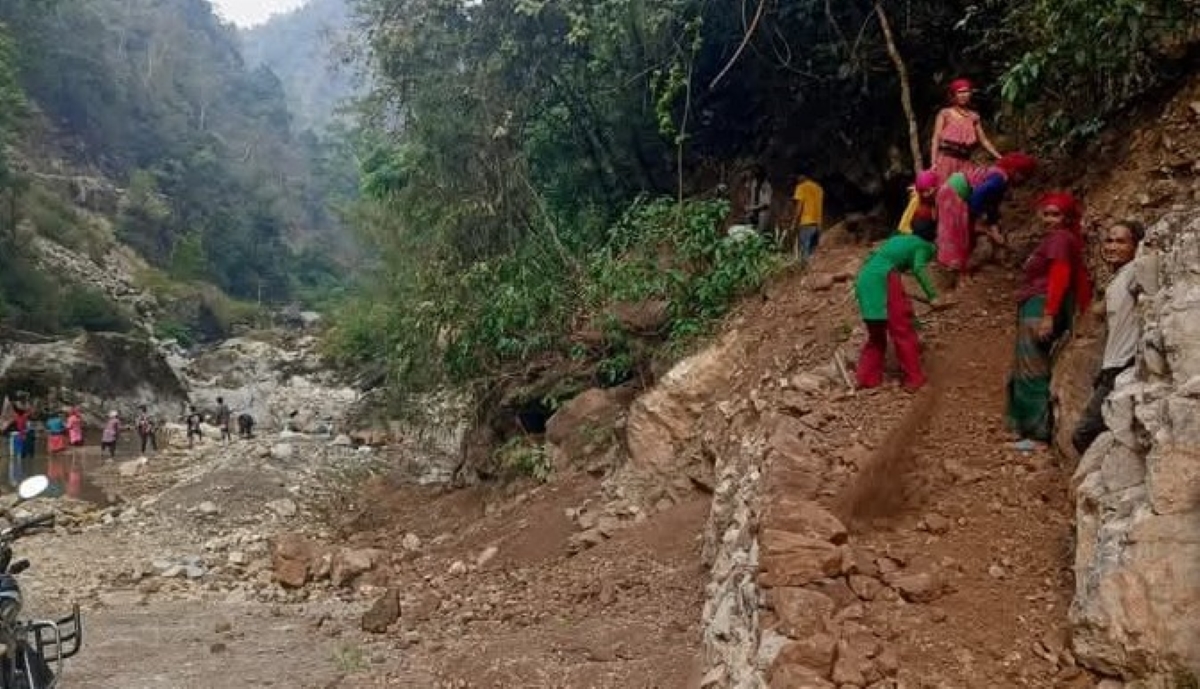सरकारको मुख ताक्दा १२ वर्षसम्म पनि पुल नबनेपछि स्थानीय आफैले थाले पुल&hellip;