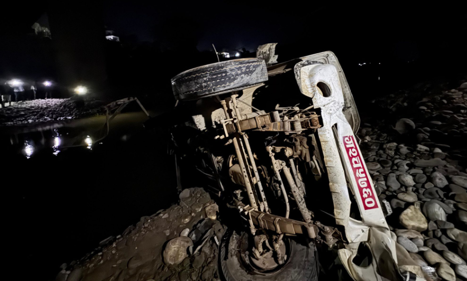 मादी नदीमा बाेलेराे खस्दा तीन जनाको ज्यान गयाे