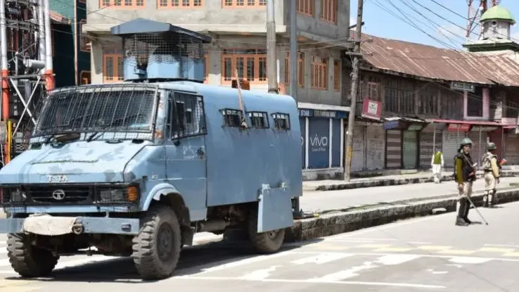 जम्मू कश्मीर : गाडी नालीमा खस्दा तीन सुरक्षाकर्मीको मृत्यु