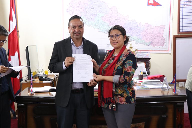 रेसुङ्गा नगरपालिकाले गुल्मी अस्पतालका ६ जना डक्टरलाई प्रोत्साहन भत्ता दिने