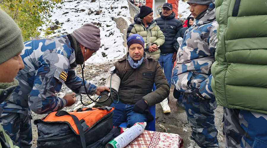 मुस्ताङमा २५० जना आन्तरिक पर्यटकको स्वास्थ्य परीक्षण