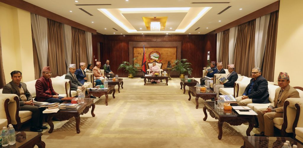 निर्वाचनको तयारीबारे प्रधानमन्त्रीले लिइन् जानकारी, आचारसंहिता लागू गर्नेबारे छलफल