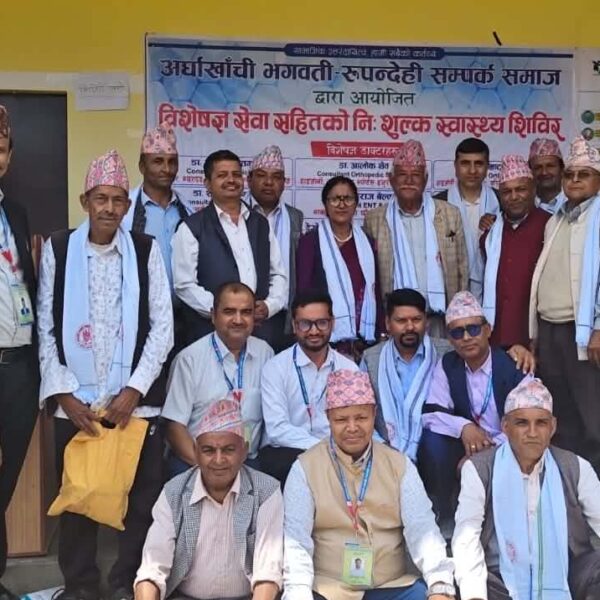 गाउँमा विशेषज्ञ डाक्टर पुग्दा खुशीले भरियो भगवती, सयौं स्थानीय लाभान्वित