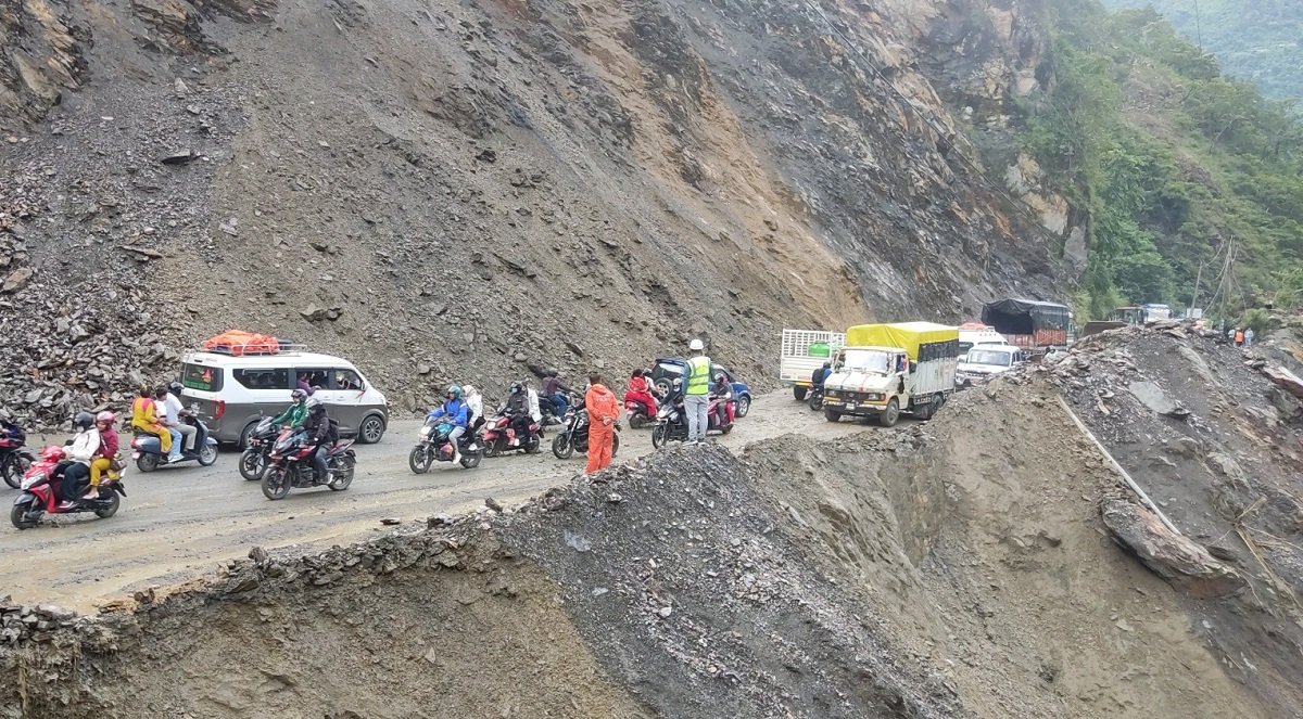 मुख्य राजमार्गहरूको पछिल्लो अवस्था : कतै एकतर्फी, कतै पूर्ण रूपमा बन्द