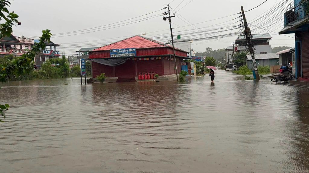 चितवनको भरतपुर ११ का बस्ती जलमग्न