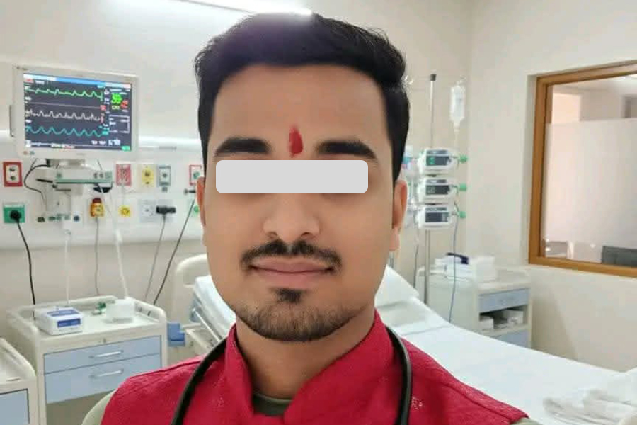 स्वास्थ्यमन्त्रीको राजीनामा माग गर्ने स्वास्थ्यकर्मी नवेश प्रकाउ