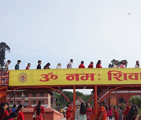 आज साउन महिनाको पहिलो सोमबार, शिव मन्दिरहरुमा घुइँचो