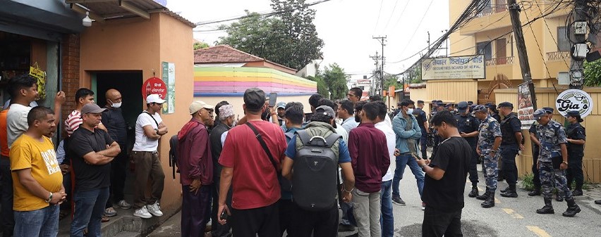 सेयर बजार निरन्तर ओरालो, धितोपत्र बोर्ड घेर्न पुगे लगानीकर्ता