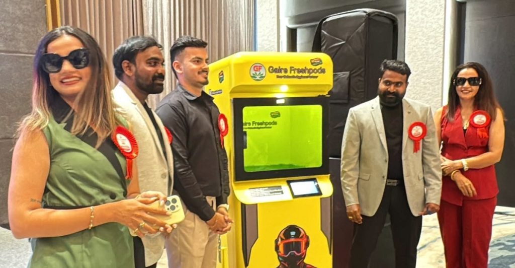 नेपालमै पहिलोपटक हेल्मेट स्यानिटाइजिङ मेसिन सार्वजनिक, ५ मिनेटमै हेल्मेट सफा र सुगन्धित