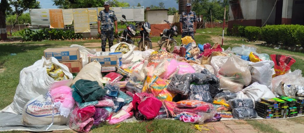 सिरहामा १४ लाख बढी मूल्यका अवैध सामान बरामद