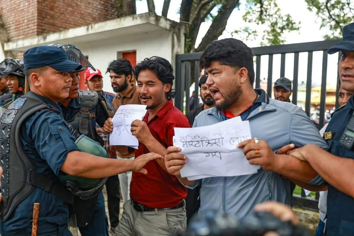 त्रिवि स्ववियू उपसभापतिसहित २३ जना विद्यार्थी प्रहरीको नियन्त्रणमा